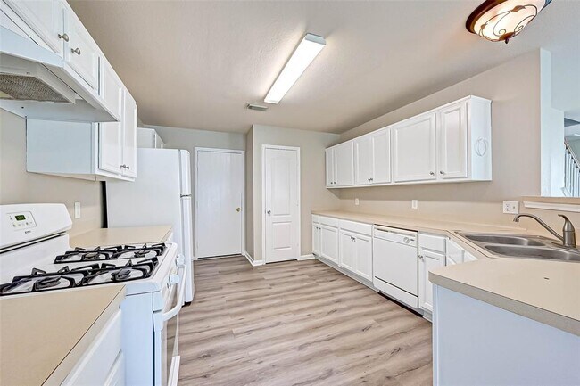 Building Photo - 4419 Twisting Pine Ct