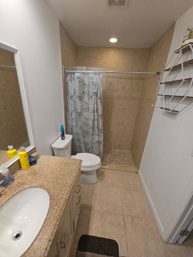 Building Photo - 402 Lakewood Ct