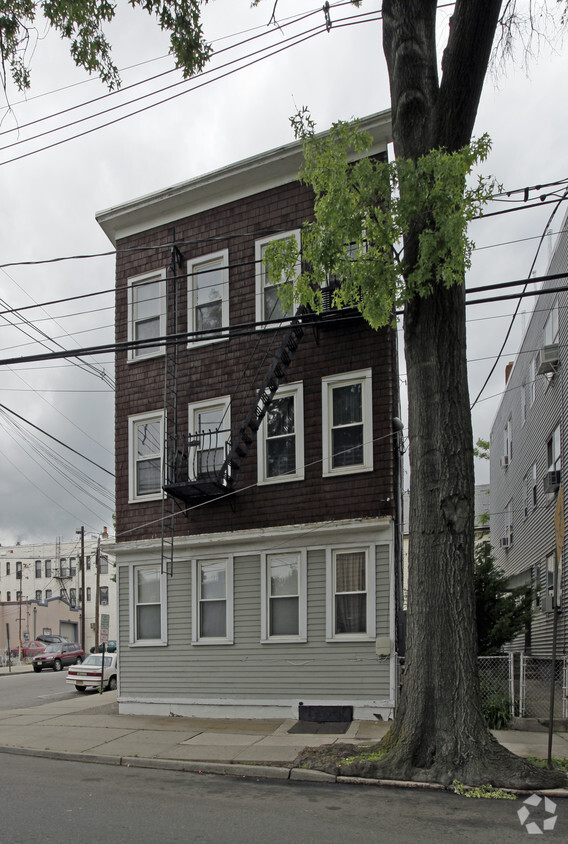 Building Photo - 128 Lake Ave