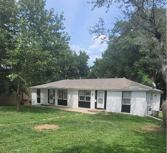 Building Photo - 6003 W Richards Dr