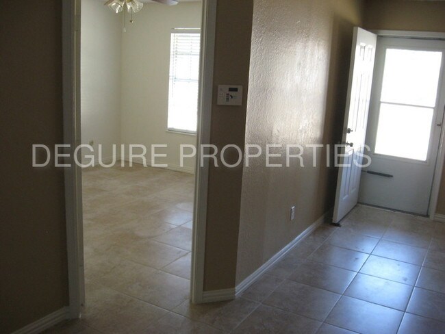 Building Photo - 1808 McQueary St
