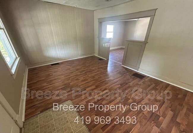 Building Photo - 443 E Albert St