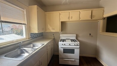 Building Photo - 2010 Taft St