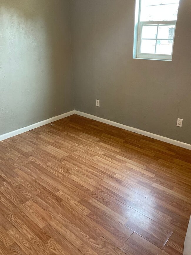 Photo - 3 bedroom home with fenced backyard