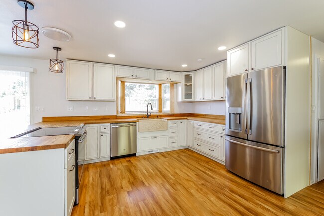 Foto del edificio - 6709 Helena Drive NE, Bremerton, WA, 98311