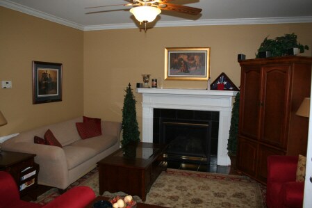 Foto del edificio - 321 Beaumont Park Cir