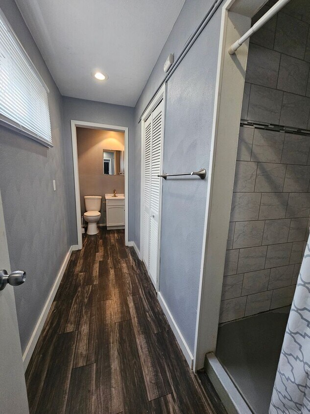 Foto del edificio - 313 E Locust St