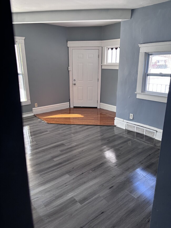 Building Photo - 721 Sumner St