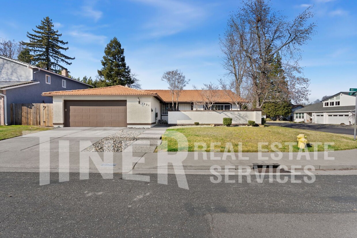 Foto principal - Stunning Remodeled Roseville Home on corne...