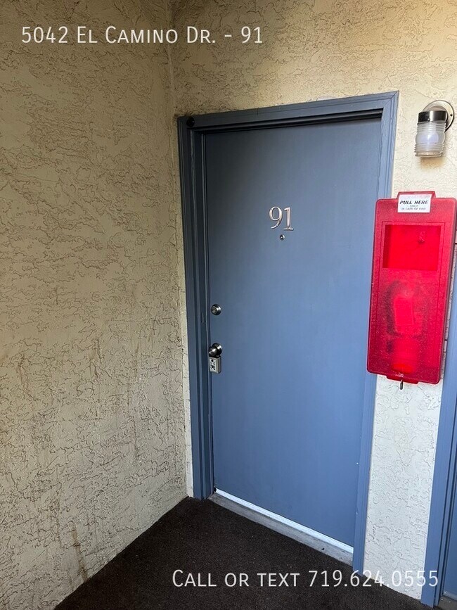 Building Photo - Charming Condo For Rent