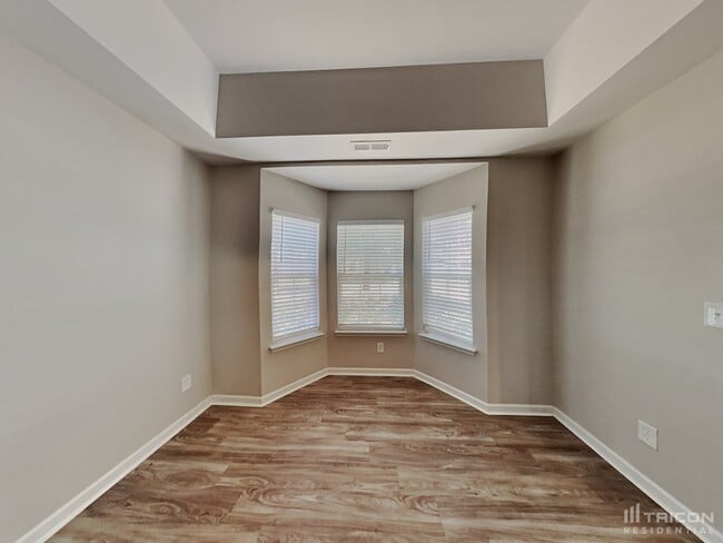 Foto del edificio - 1001 Southridge Dr