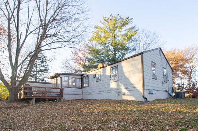 Building Photo - 3 Bed 2 Bath Home on University Ave