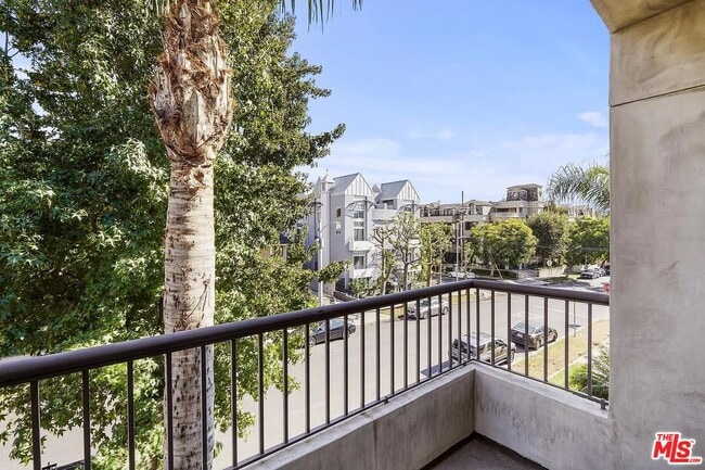 Foto del edificio - 909 Croft Ave