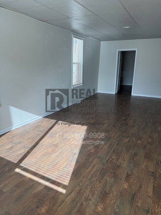 Foto del edificio - 927 E 1st St