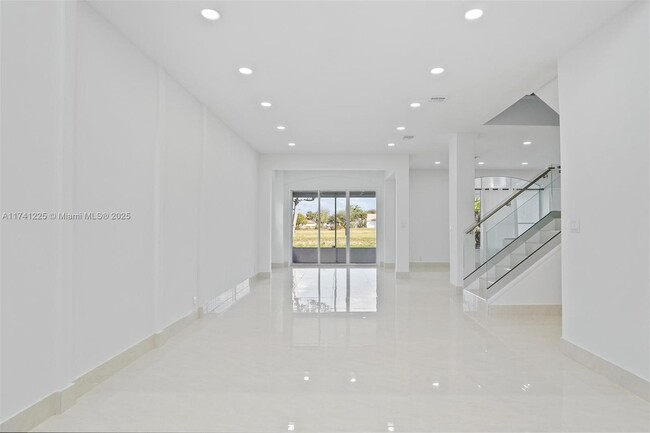 Foto del edificio - 5085 SW 37th Ave