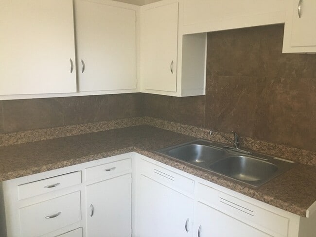 Building Photo - Three bedroom at a great price!