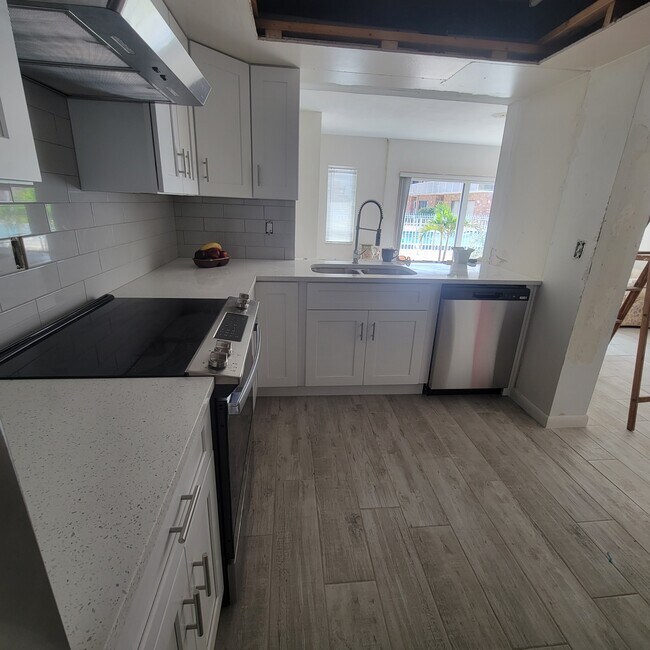 Foto del edificio - 5000 Ocean Beach Blvd