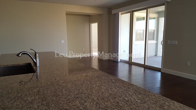 Foto del edificio - 5074 Sycamore Canyon Dr