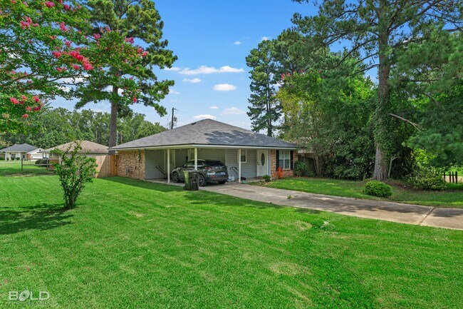 Foto del edificio - Check out this 3 bed 1 in Haughton
