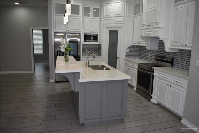 Building Photo - 1302 Playa Dr