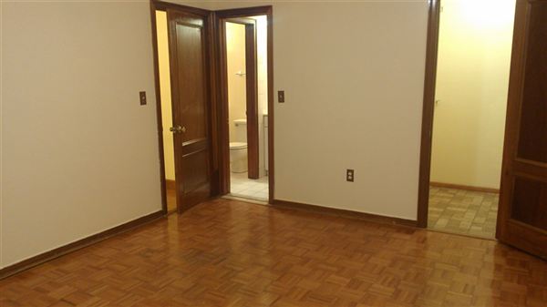 Building Photo - 19 Pond Way