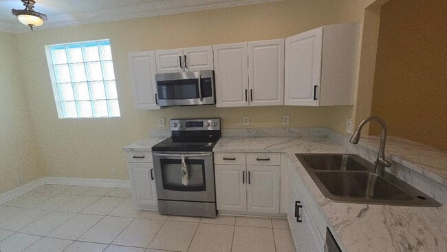 Foto del edificio - 10351 NW 7th St