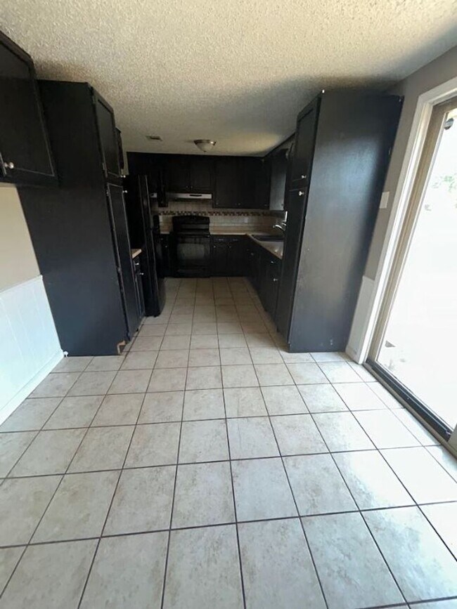 Building Photo - RENT TO OWN – EDMOND, OK
