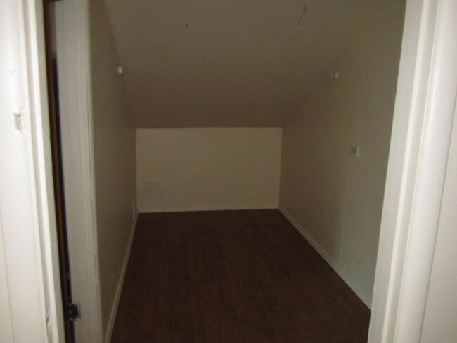 Foto del edificio - 109 E 5th St