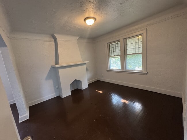 Building Photo - 15016 Cruse St