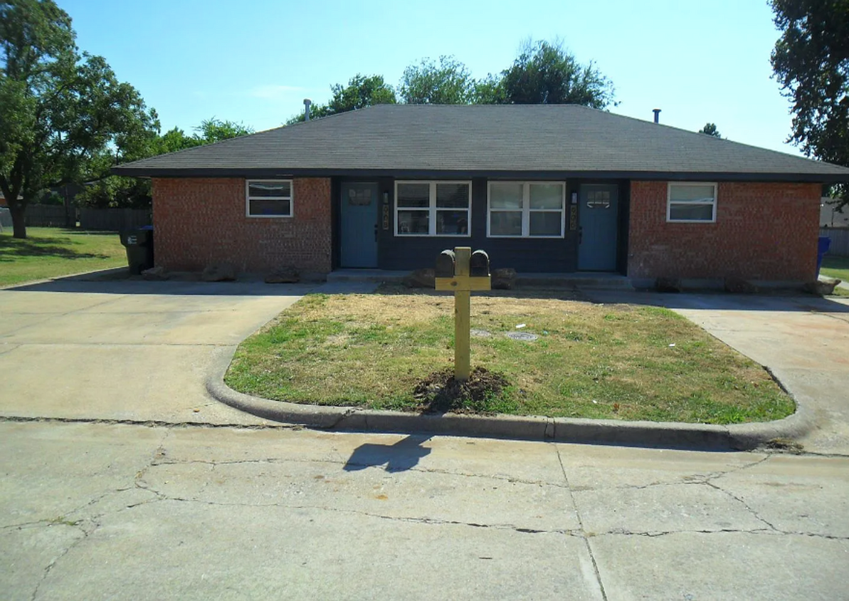 Primary Photo - Complete Remodel! Close to OU
