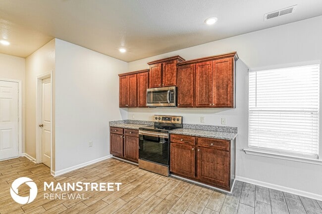 Building Photo - 360 Clover Cir