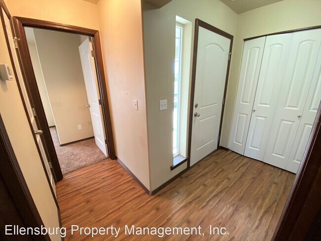 Building Photo - 3 br, 2 bath House - 2404 N Brentwood St.
