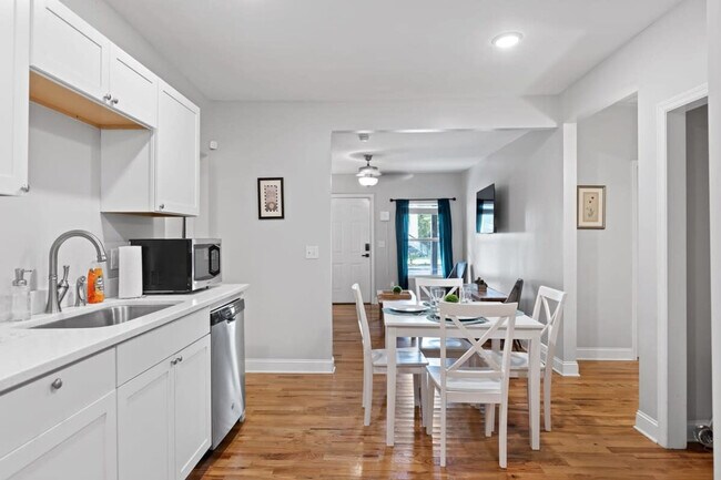 Building Photo - 2515 Bailey Ave