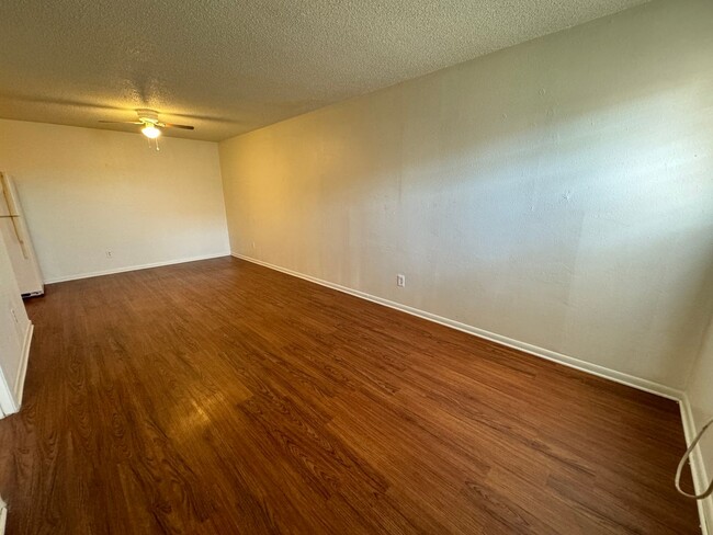 Building Photo - 505 Sunset Ln