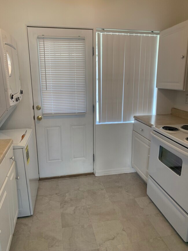 Foto del edificio - 1623 Thelma Ln