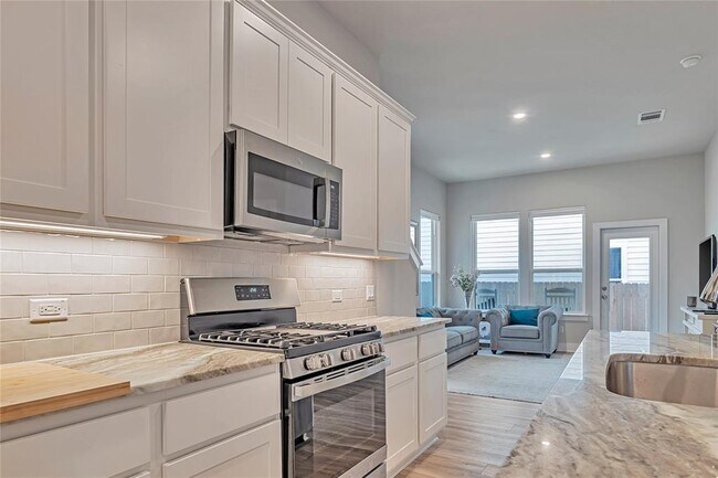 Building Photo - 175 Brooks Ranch Dr