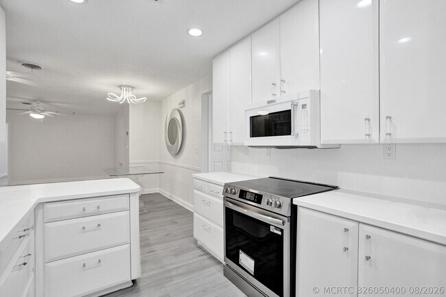 Building Photo - 4755 NE 23rd Ave