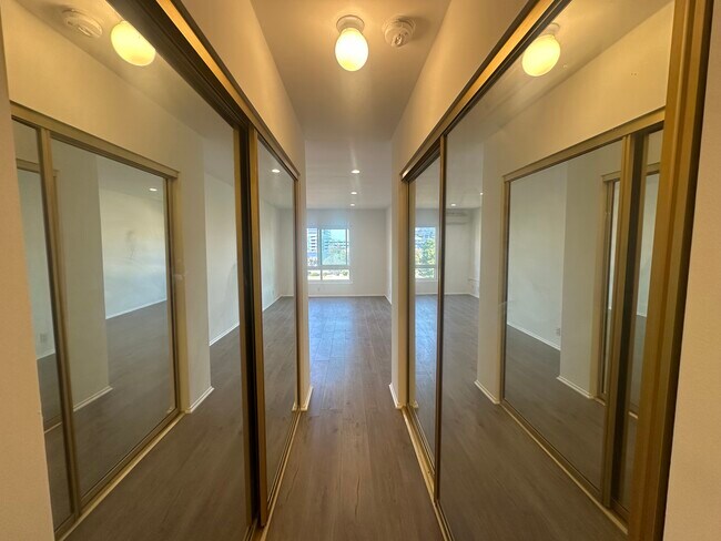 Foto del edificio - 5950 Buckingham Pky