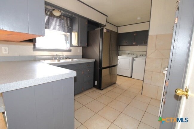 Building Photo - 2706 Live Oak Dr