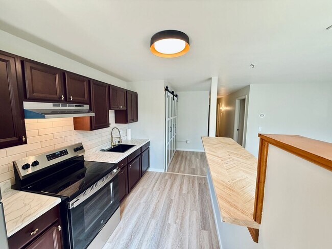Foto del edificio - Just listed for rent and ready - Stylish C...