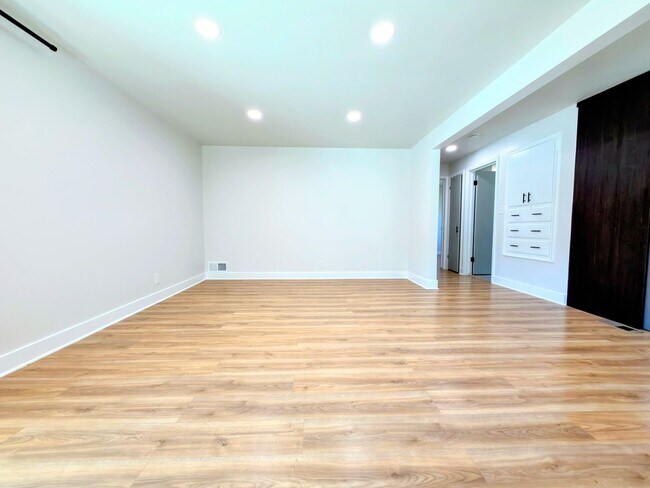 Foto del edificio - 1023 E Millbert Ave