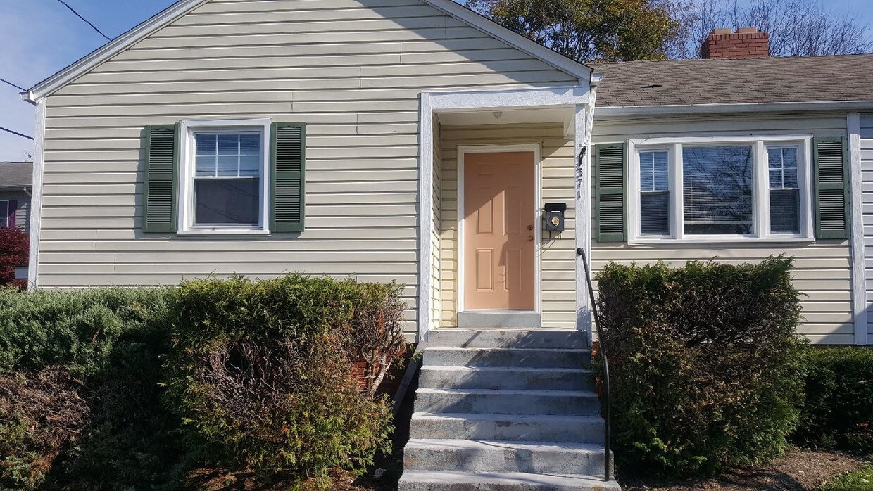 Primary Photo - 371 Cherrydale Ave