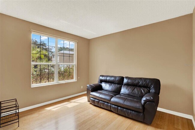 Foto del edificio - 1315 Falconwood Ct