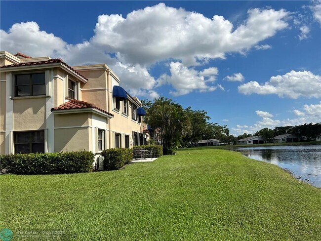 Building Photo - 567 Racquet Club Rd