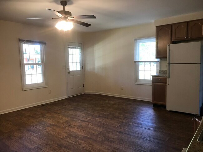 Building Photo - 204 Kidwell Ave