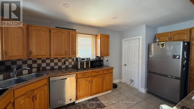 Building Photo - 93 Elgin St