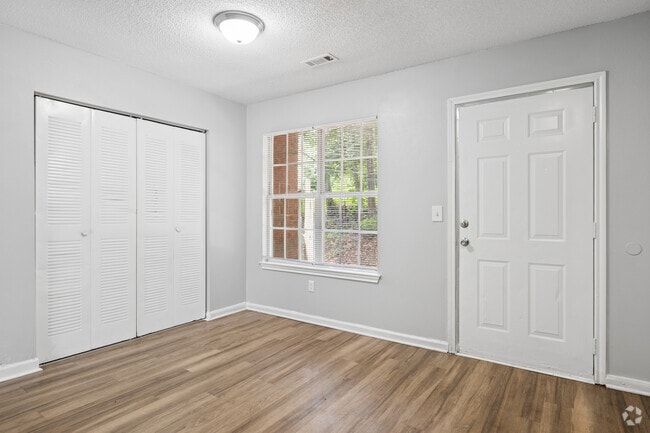 3BR, 2BA - 1,309SF - Dining Room - Brookside Pointe Apartments