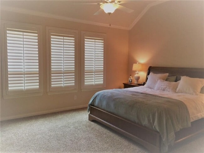 Building Photo - 915 Enchanted Wood Dr