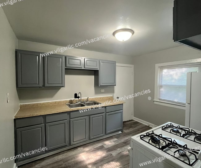 Building Photo - 6065 E 6th Pl