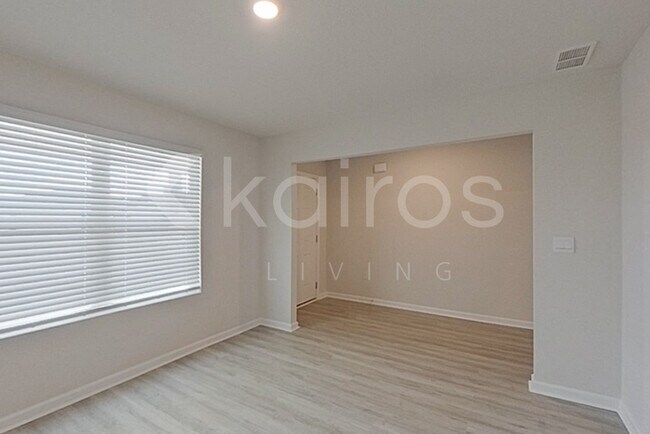 Foto del edificio - 345 Monarch Ln